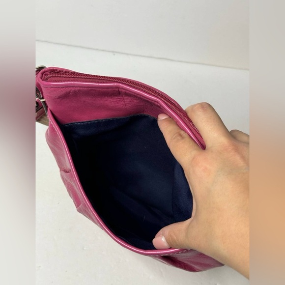 COACH Pink Patent Leather SOHO Swing Pack Purse Crossbody -very good condition - Picture 5 of 9